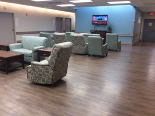 Roppe Northern Timbers_Younger Center for Alzheimers Care Seating Area_1800px