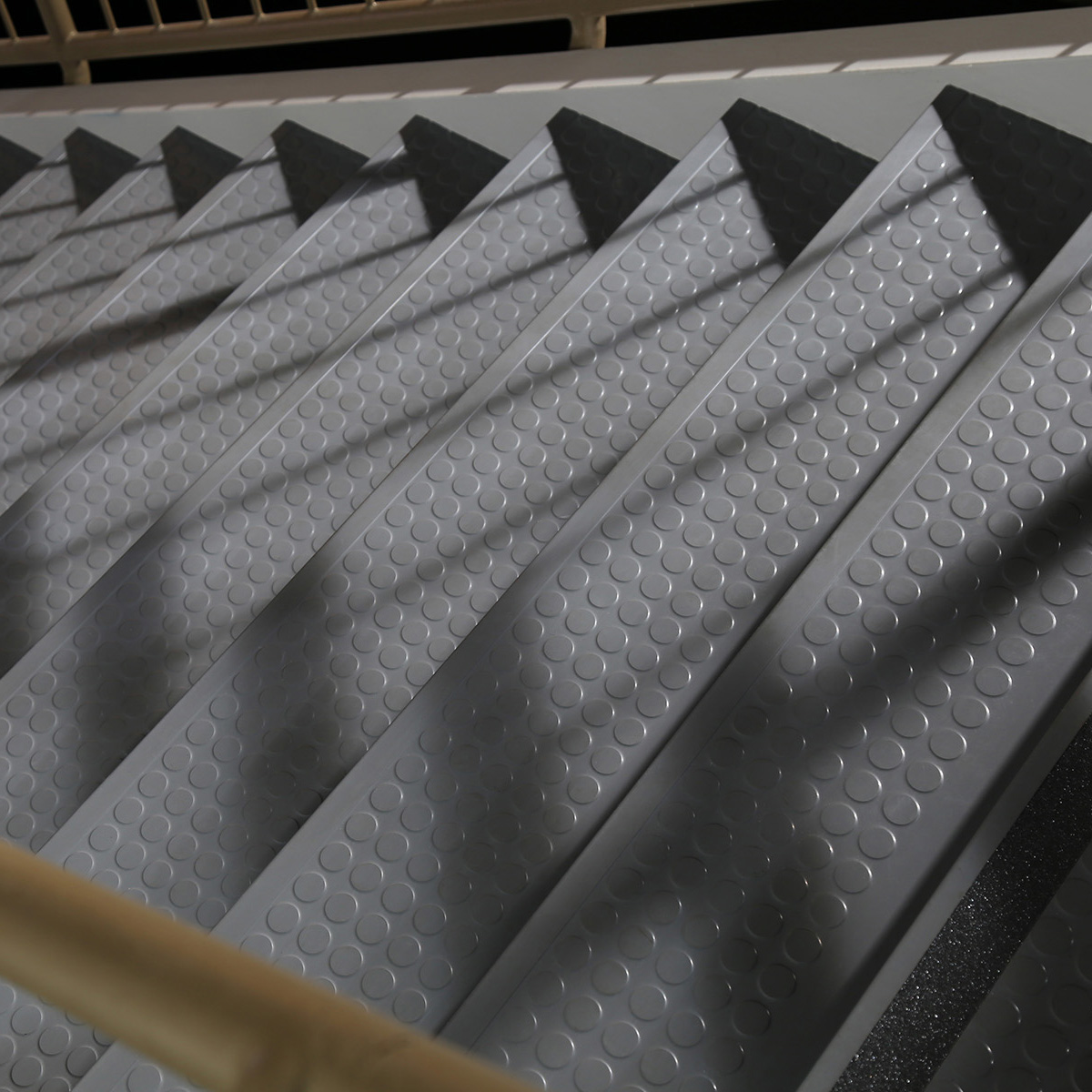 rubber stair treads with DuPont Kevlar